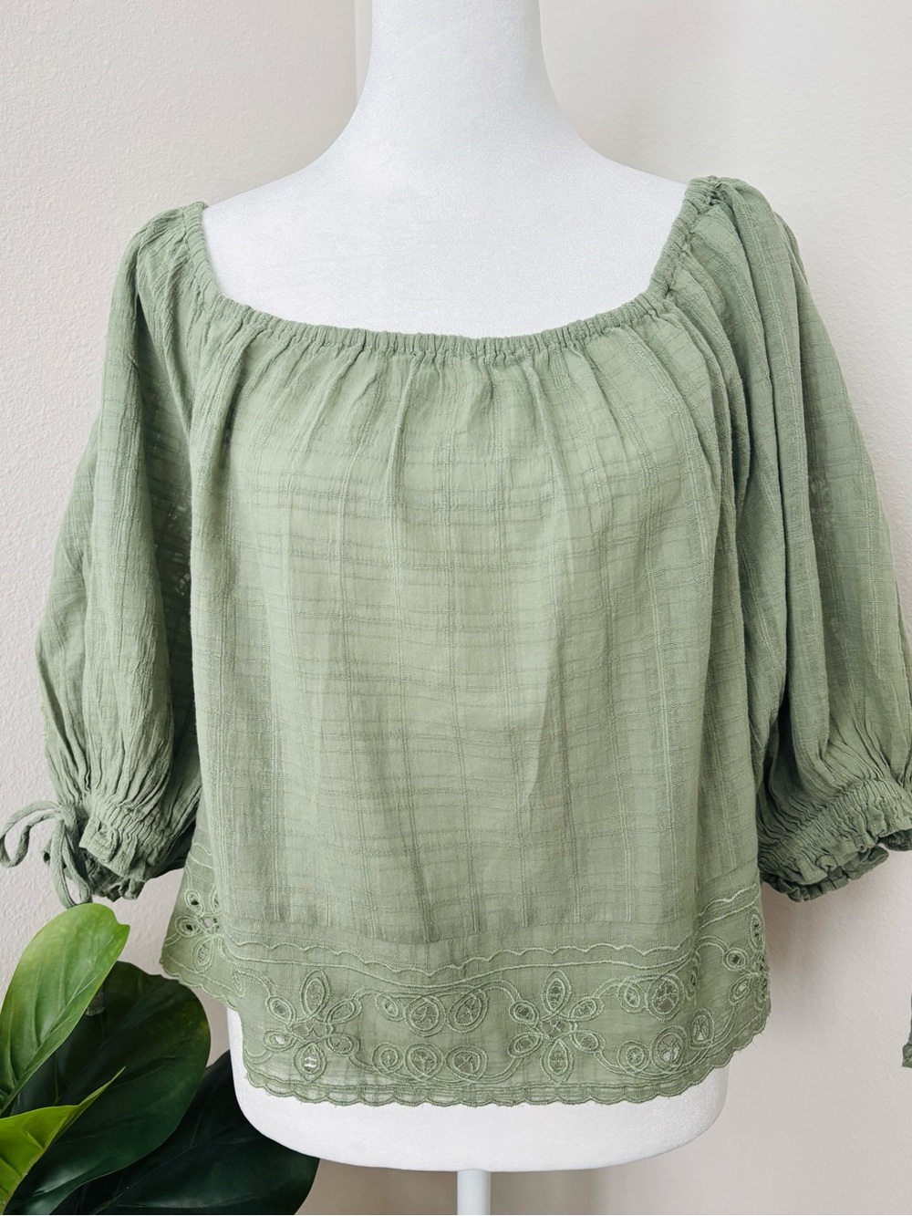 American Eagle: AE Off-the-Shoulder Eyelet Top - Picture 2 of 3